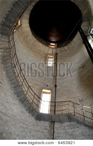 Interior de la torre abandonada