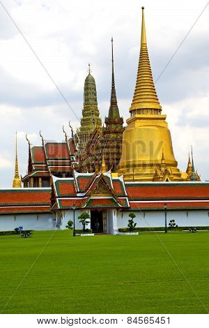 Pavement Gold    Temple   In   Bangkok  Thailand  Grass