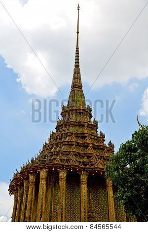 Thailand  In  Bangkok  Rain   Temple Abstract Plant Tree