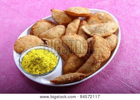Gujia In Plate With Holi Color In Bowl