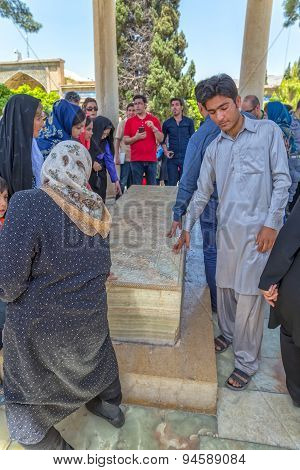 People around Hafez Tomb