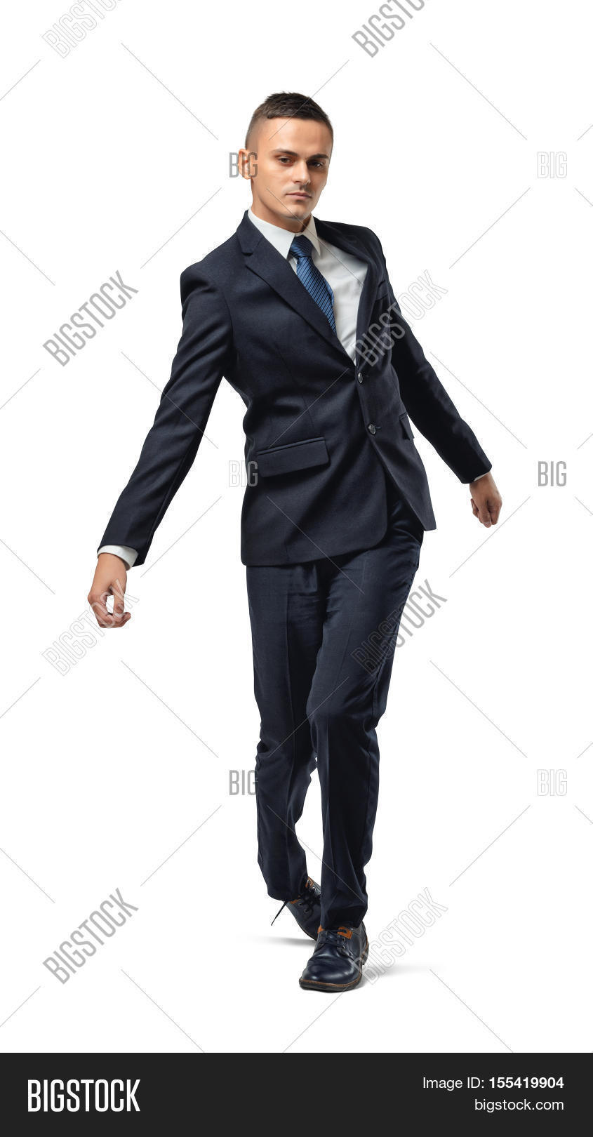 нетвердой походкой. потеря координации. нарушение равновесия. нетвердой походкой. расстройство координации движений.