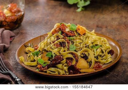 Pasta With Sun Dried Tomatoes