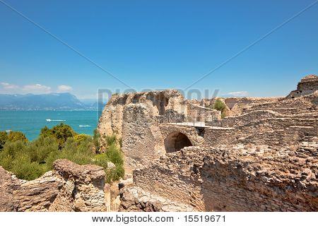 Roman Catullus vilu v Sirmione, Itálie