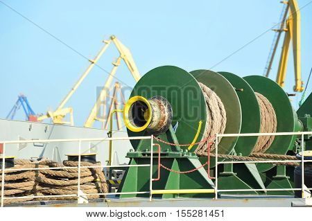 Mooring Winch With Hawser