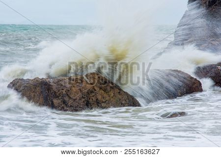 White Sea Waves Hit The Rocks Nateral Seascape