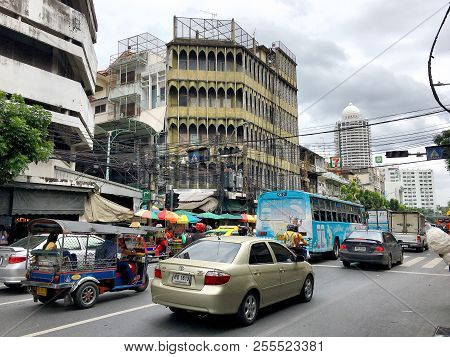 The Photo Of Yaowarach Street In Bangkok China Town And Its Building Next To  The Road. Bangkok, Tha