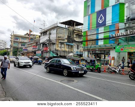 The Photo Of Yaowarach Street In Bangkok China Town And Its Building Next To  The Road. Bangkok, Tha