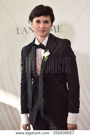 LOS ANGELES - JUN 13:  Kimberly Peirce arrives for the WIF 2018 Crystal + Lucy Awards on June 13, 2018 in Beverly Hills, CA                