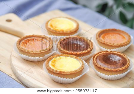 Cheese Tart ,chocolate Tart And Strawberry Tart On The Wooden Tray