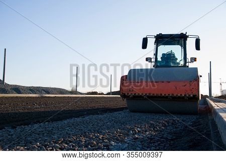 Vibration Single-cylinder Road Roller Leveling The Ground And Gravel Stones For The Construction Of 