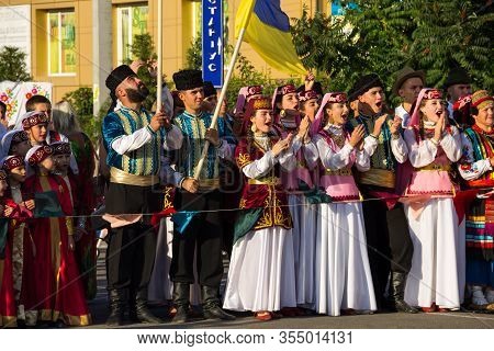 Genichesk, Ukraine - August 26, 2017: People In Traditional Clothing During Festival Of National Cul