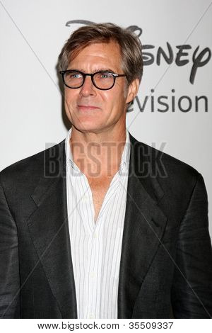 LOS ANGELES - 27 jul: Henry Czerny มาที่ ABC TCA พรรคฤดูร้อน 2012 ที่โรงแรมเบเวอร์ลีย์ฮิลตัน