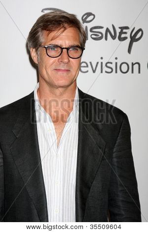 LOS ANGELES - 27 jul: Henry Czerny มาที่ ABC TCA พรรคฤดูร้อน 2012 ที่โรงแรมเบเวอร์ลีย์ฮิลตัน