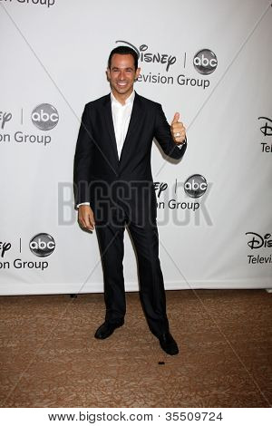 LOS ANGELES - JUL 27: Hélio Castroneves ankommer til ABC TCA part sommer 2012 på Beverly Hilton 