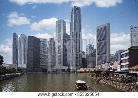 Traditional Boat For Tourism In Singapoer City With Building Background.