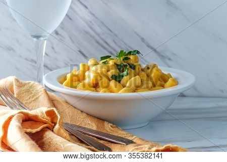 Delicious Macaroni And Cheddar Cheese In A Bowl