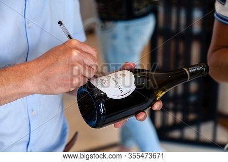 France Chablis 2019-06-21 Winemaker Leave Sign On Wine Bottle
