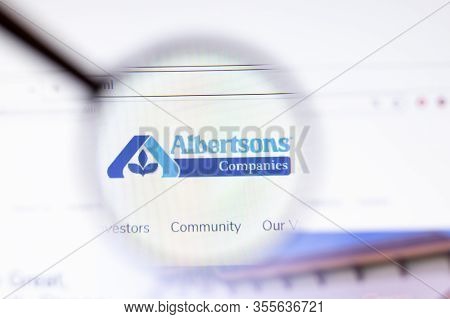 Los Angeles, California, Usa - 15 March 2020: Albertsons Cos Icon On Website Page. Albertsonscompani