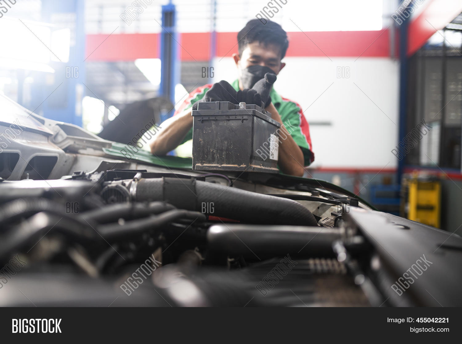 Mechanic Changing Car Image & Photo (Free Trial) Bigstock