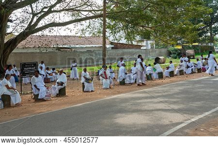 Anuradhapura, Sri Lanka - Feb 18, 2022: Sinhalese Buddhist People In White Clothes At Anuradhapura P
