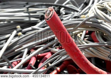 Recyclable Copper Core Of The Electric Cable For Very High Voltages In The Container Of Cables Used 