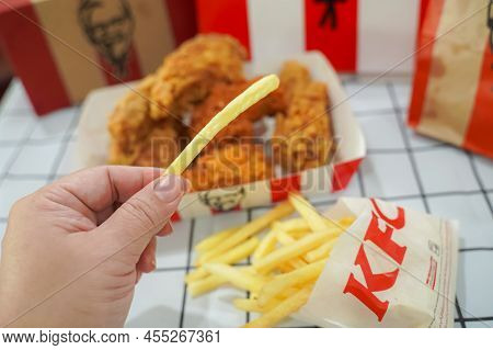Ayutthaya,thailand:apr 06,2022: Kfc Hamburger And Fried Chicken Set At Fast Food Restaurant Kentucky