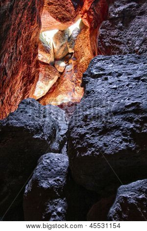 Cueva del talud de la NP pináculos en California