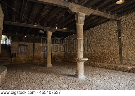 San Martín Del Castañar (salamanca, Spain), May 3, 2022. Typical Town. It Is One Of The Most Beautif