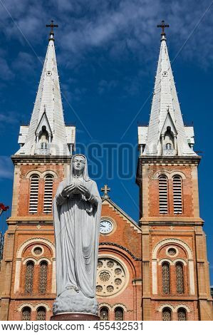 Notre-dame Cathedral Basilica Of Saigon, Officially Cathedral Basilica Of Our Lady Of The Immaculate