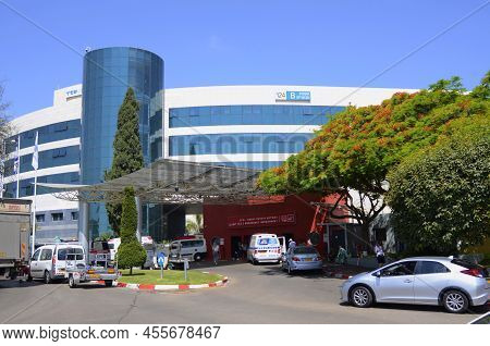 Israel Rishon Lezion May 2022 Translated: Assaf Harofeh Hospital. Facade Of An Israeli Hospital. Tre