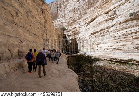 Canyon Ein Avdat, Israel - March 5, 2022: Tourists Walk In Kanyon Ein Avdat In The Negev Desert
