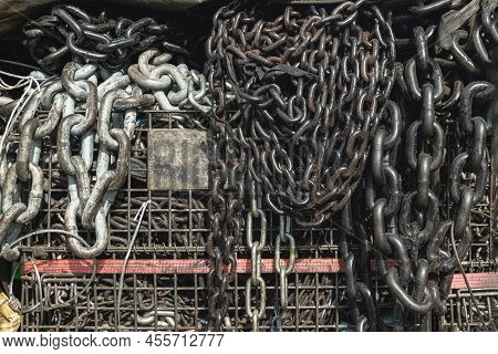 Old Metal Chain Links Stocked In Store. Chains For Heavy Industrial Use, Iron Chain Texture Backgrou