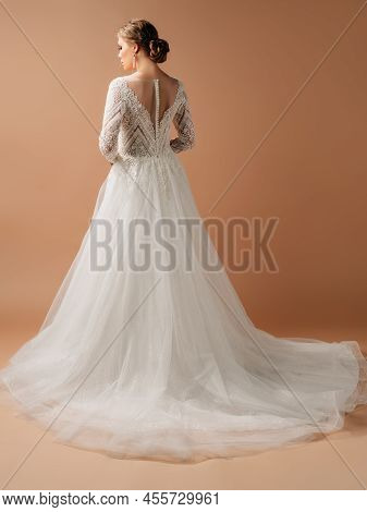 Luxury Shiny Lace Wedding Dress. Summer Backless Long Sleeve Bridal Gown With Tulle Skirt. Beautiful