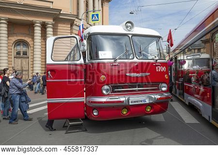 Saint Petersburg, Russia - May 25, 2019: Hungarian Bus Ikarus 55.14 Lux On A Festive Display Of Retr