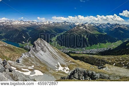 Schiahorn. Mountain High Above Davos. Near The Weissfluhjoch Parsenn And Strelapass Schatzalp. Large