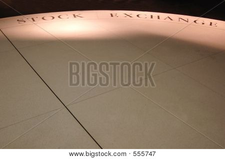  증권 거래소 바닥 브랜드