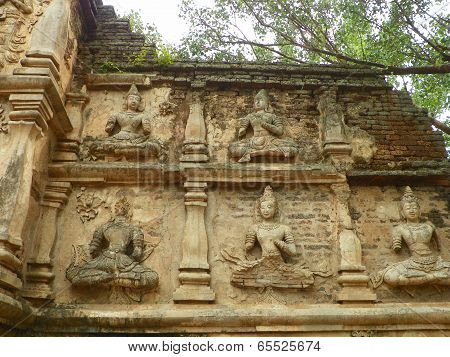 Wall sculpture of Wat chedyod temple