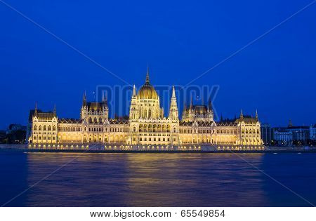 Parlament Night