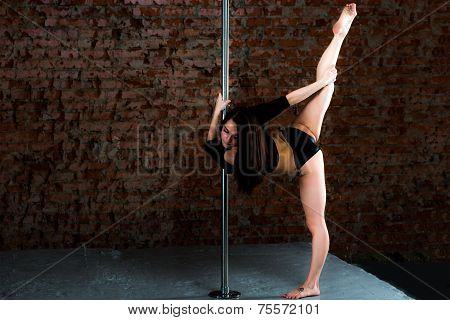 Dancer and acrobat Lily.