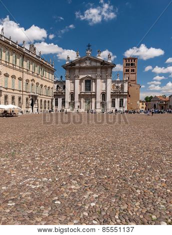 Mantua Cathedral and Palazzo Bianchi, Italy.