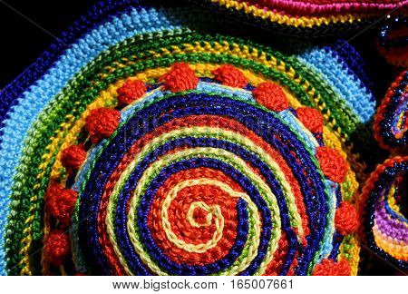 Amazing Colorful Weavings Of Wool And Cotton Threads With Geomet