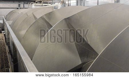 Big screw conveyor in the production of meat