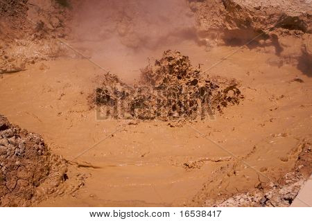 Pozzi di fango gorgogliante vulcanica nel Lassen Park in California