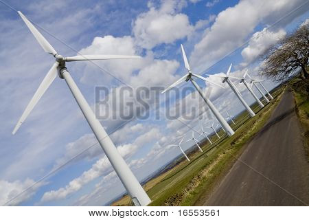 Windmills ใน windfarm แสดงมุมมองวิว