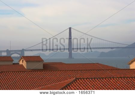 Golden Gate a střechy