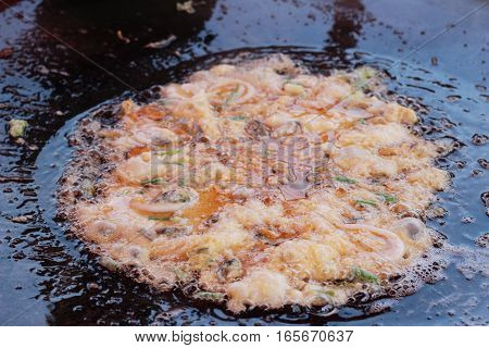 Making crispy shellfish fried on pan delicious