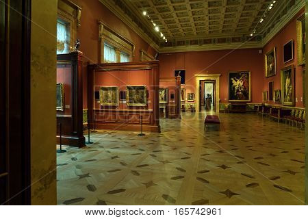 Saint Petersburg, Russia - December 25, 2016: Tourists Visiting Rubens Hall With Exhibition Of Jan F