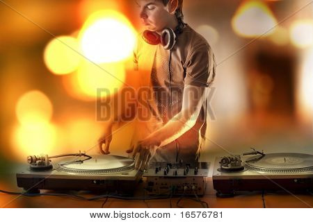 ดีเจเล่นเลานจ์แจ๊ส ballade ที่คาเฟ่