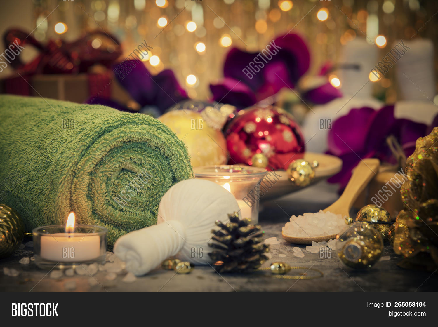 Новогодний массаж. Спа новый год. Holiday spa. Пара в спа. Спа массаж новый год.